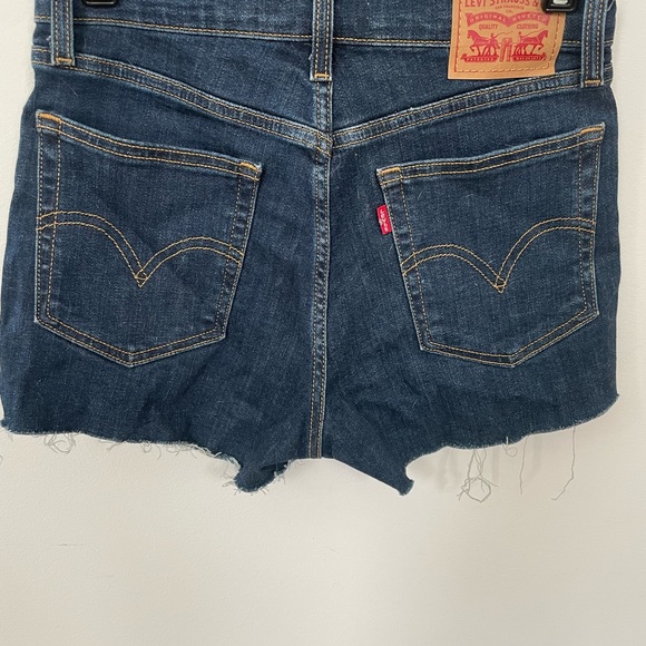 Levi’s high rise jean shorts size 27 - Picture 3 of 3